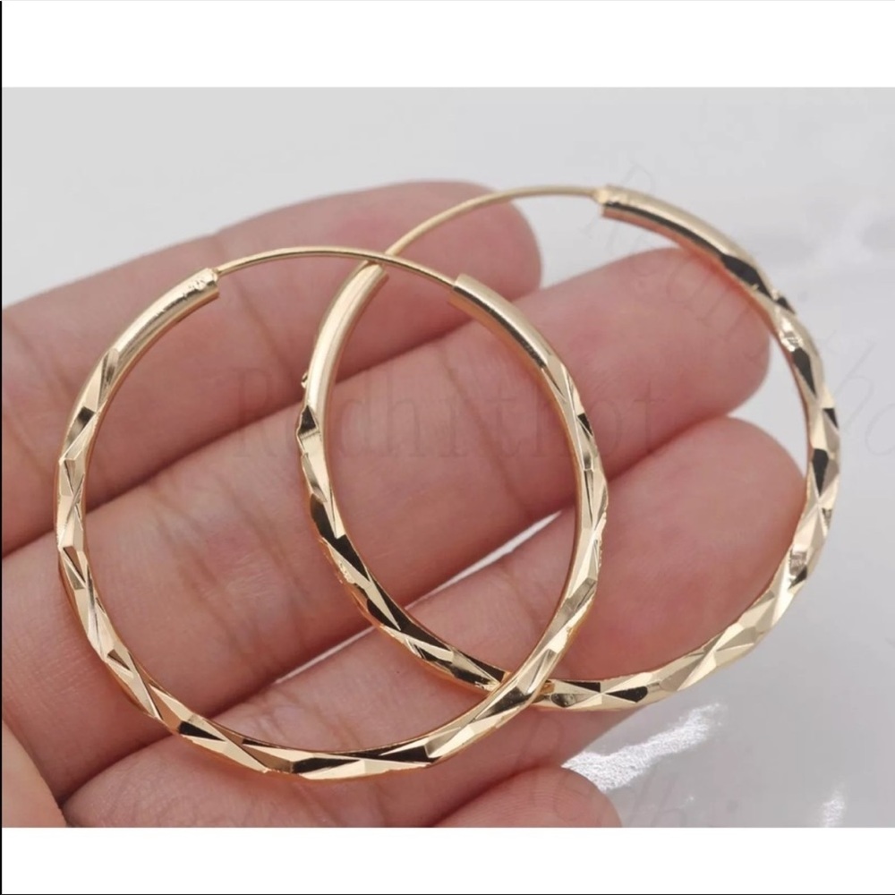 New 18k Gold Plated Hoop Earrings - Picture 7 of 9